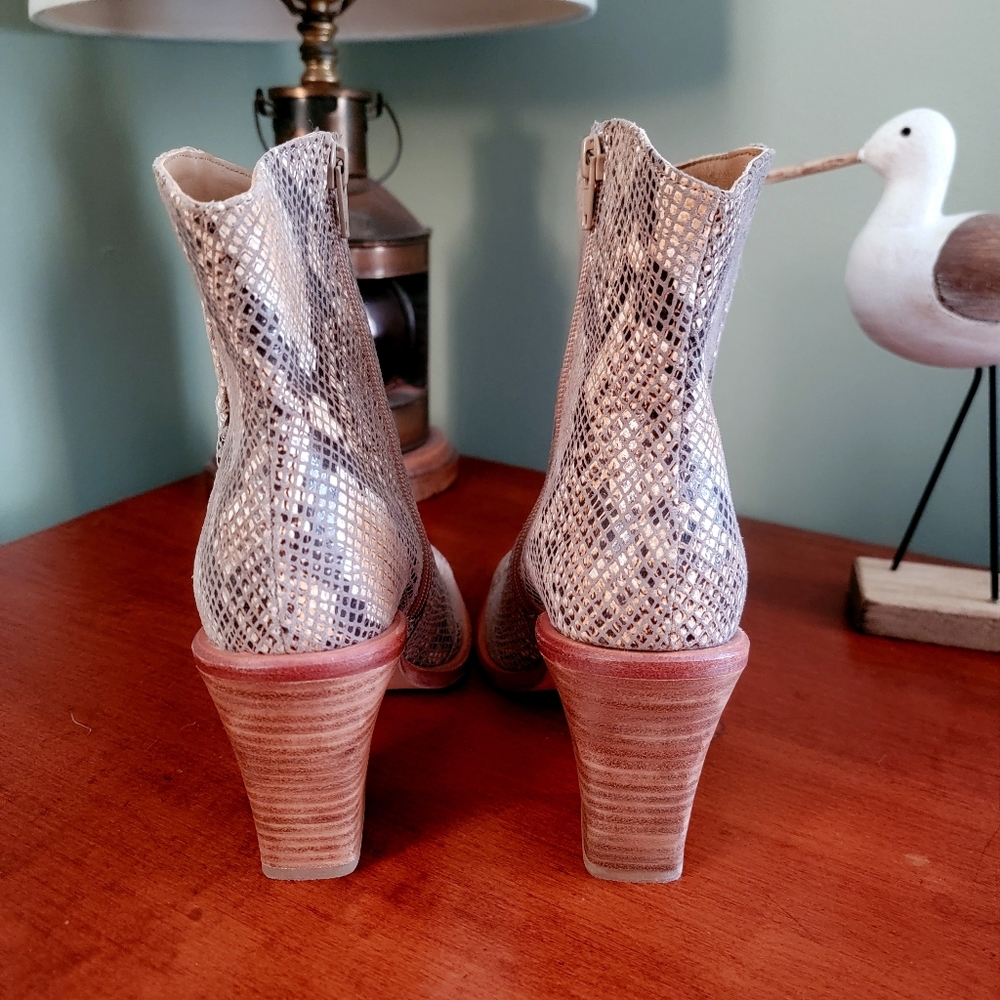Free People Barclay Snake Embossed Leather Ankle Boots Size 37 Western - Picture 6 of 15